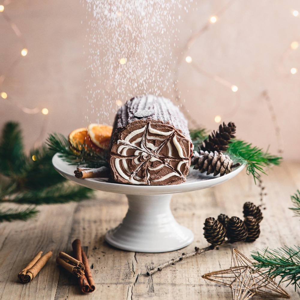 Chocolate & cinnamon Christmas tree bundt cake